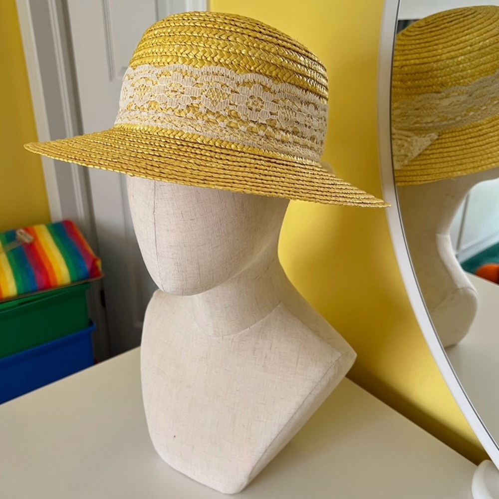 1980s Yellow Straw Hat, Round Crown, Incl. White Lace Ribbon & Rainbow Bandana - Picture 9 of 16